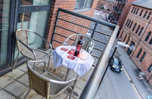 Bordesley Apartment | Digbeth 2-Bed Apt, Sleeps 6, Groups & Contractors