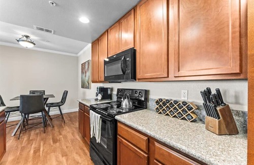 Reno/Tahoe Airport Apartment | New Trendy 1BR Apartment with Heated Pool, Gym & Minigolf