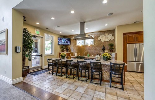 Reno/Tahoe Airport Apartment | New Cozy & Stylish 1BR with Heated Pool, Relaxing Spa & Sauna