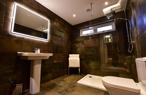 Blackpool Cabin | Wayside lodge with a private Hot tub