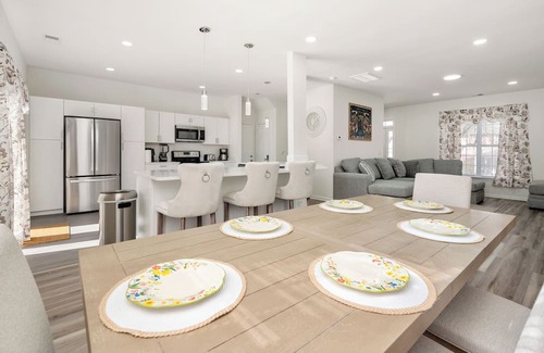 Harwood Lane House | Your family retreat in Charlotte (pet friendly)!