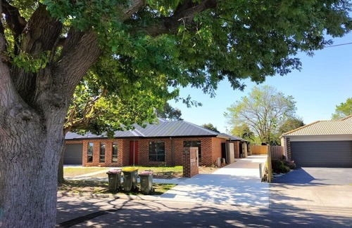 Norlane House | Modern Unit close to shops and services, public transport, the waterfront etc