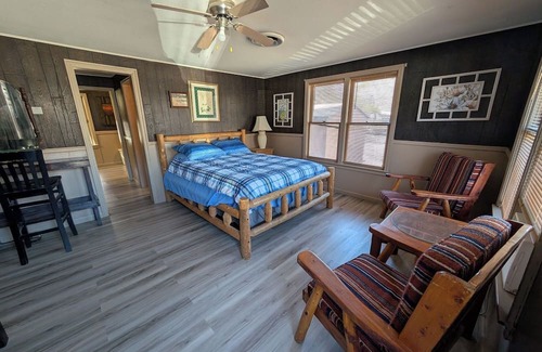 Davis Cabin | The Most Beautiful Views in Turner Falls
