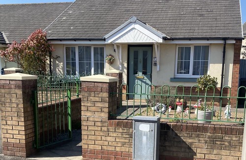 Port Talbot House | Step Free Bungalow By The Beach/Extra Wide Doorwayn2 minutes from the beach