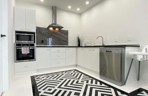 Mangere House | 6mins to airport. Large Family House.
