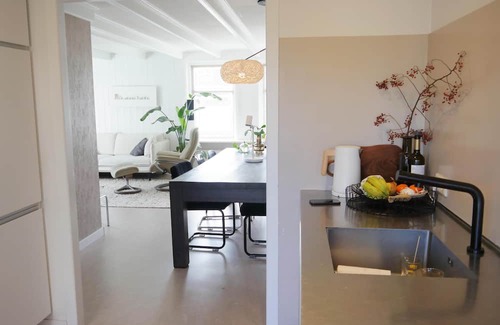 Tuitjenhorn House | Attractive house in village close to the coast