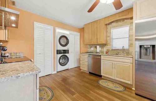 Weeki Wachee Gardens House | Charming 2-bedroom house in superb weeki wachee with WiFi, AC