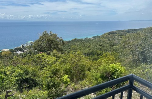 Oslob House | Charming 1-bed house in with lovely ocean views 7 mins to whale shark watching.
