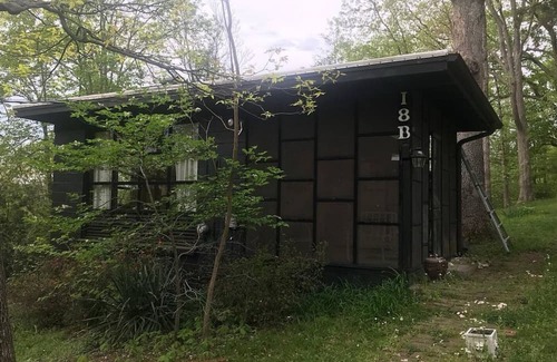 Cross Lanes Cabin | Rustic and restful 2-bedroom lake cabin in Cross Lanes with smart amenities.