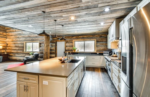 Harrison Cabin | Perfect for Families: Custom-Built Harrison Cabin!