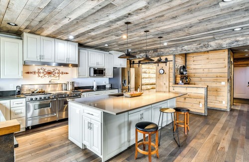 Harrison Cabin | Perfect for Families: Custom-Built Harrison Cabin!