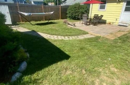Momauguin Cottage | Cheerful 3BR Cottage, 5 min walk to Beach!