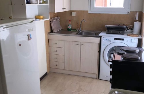 Agios Markos Apartment | 2-bedroom apartment a few steps from Ipsos beach - Wi-Fi, AC, fridge, balcony