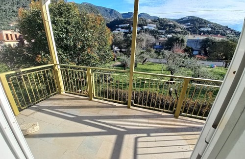 Agios Markos Apartment | 2-bedroom apartment a few steps from Ipsos beach - Wi-Fi, AC, fridge, balcony