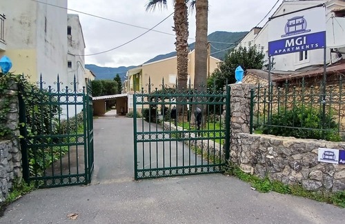 Agios Markos Apartment | 2-bedroom apartment a few steps from Ipsos beach - Wi-Fi, AC, fridge, balcony