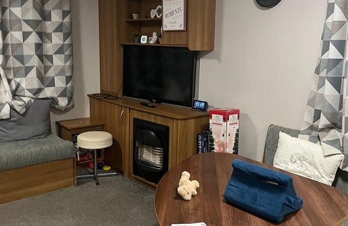 Clacton-on-Sea House | Superb 8 berth caravan with free WiFi at Highfield Grange ref 26706WR