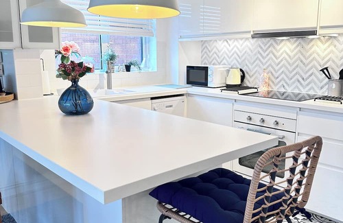 Isle of Grain Apartment | A hidden gem, just 4 minutes from the beach & lively shops & bars of Leigh Town,