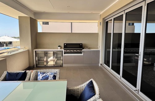Singleton House | Beautiful Beachside HomenHave fun with whole family in this very stylish hom