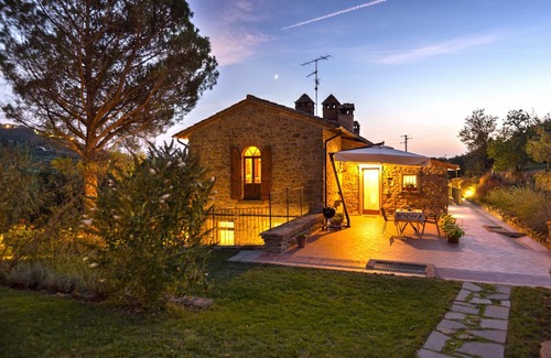 Cortona Cottage | La Fonte, our quaint little west facing cottage for two people.