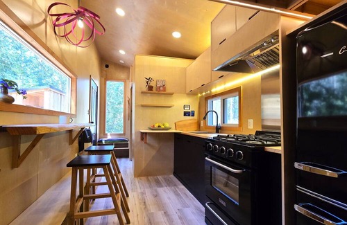 Lund House | (NEW) Designer Tiny Home Nestled in Tranquil Forest- Nature Lover's Paradise
