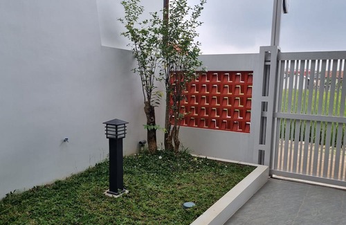 Bandar Lampung House | Semesta Lux Family Guesthouse - 3BR house in Lampung with AC, wifi, and kitchen.