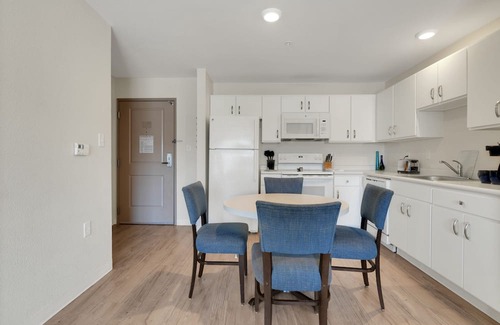Far North Central Apartment | Simplicity At the Rim 1208 I Comfy 2 Bed 2Bath