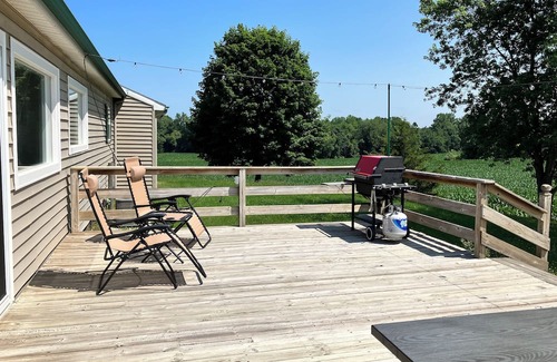 La Porte House | Charming 2-bedroom house in Harbor Country. 5 minutes from downtown Three Oaks
