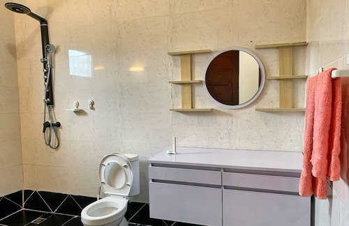 Assinie Bed & Breakfast | Mako room: idyllic setting with breakfast