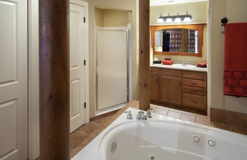 Gatlinburg Resort | Adventure Awaits at Our 2BR Gatlinburg Getaway – Walk, Splash, Explore!