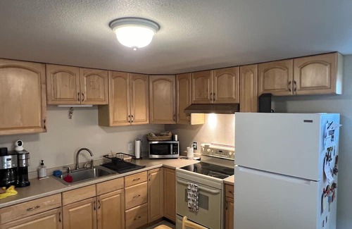 Highland Park Apartment | Fabulous locale for light-filled mountainside apartment in charming Boulder.