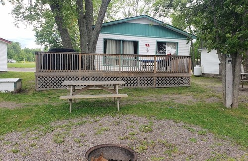 Lavigne Cottage | Robin #9 Graceland Cottages