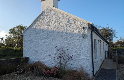 Carndonagh Cottage | A beautiful, tastefully restored Irish cottage, in the centre of Inishowen.