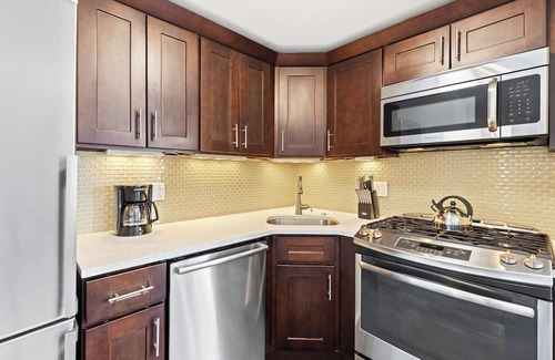 Upper East Side Apartment | Luxury Two Bed With Private Balcony on the UES