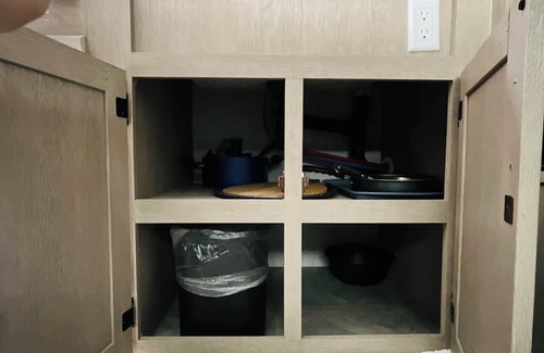 Brentwood House | RV in Marvelous Brentwood with AC, WiFi, toiletries
