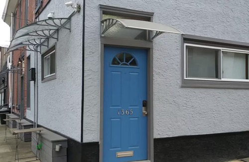 Fishtown Apartment | BUSSIN efficiency apartment in fab Fishtown Dog-Friendly, fast WiFi, AC, W/D