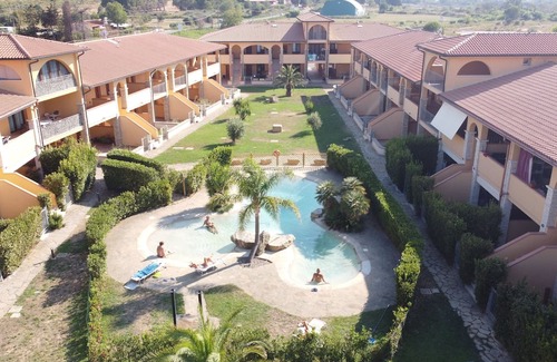 Puntone Apartment | Apartment in residential complex with swimming pool 3 min drive from the sea