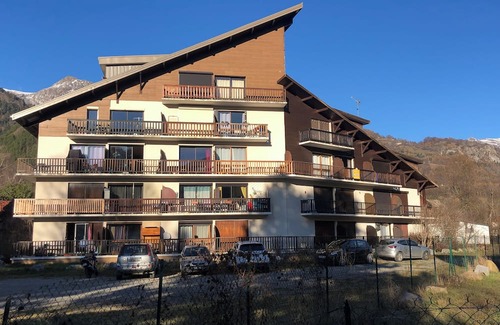 Pont-du-Fosse Apartment | Studio Le Refuge sleeps 4 with sleeping area, mountain view, all comforts