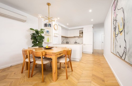 Preston Apartment | Spacious City Fringe Charm – Pool, Balcony & Park