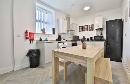 Cwmbrwla Apartment | Cosy & Stylish 2 Bedroom Apartment