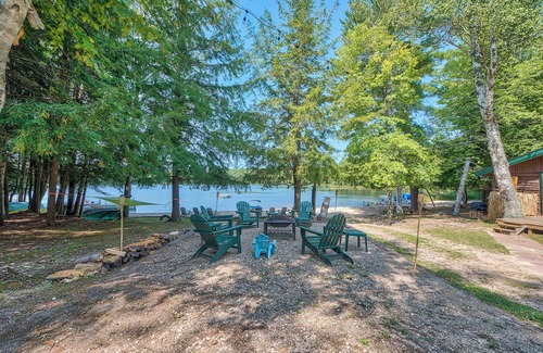 Levering Cabin | Deck + Beach Access: Lakefront Cabin in Levering!