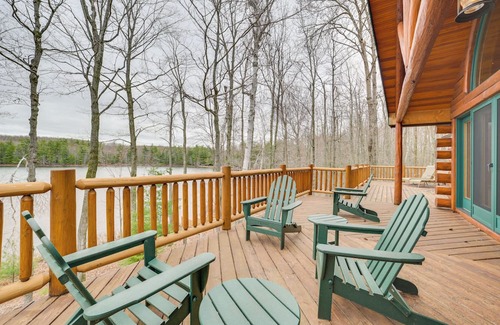Levering Cabin | Deck + Beach Access: Lakefront Cabin in Levering!
