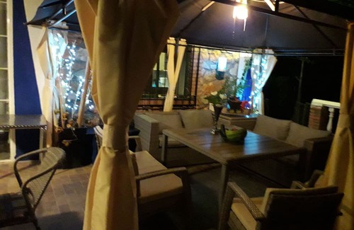 Ruidera House | House at the foot of the lagoon with pier.