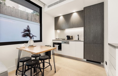 Coogee Apartment | Modern 1BR Abode w/Courtyard Steps to the Beach