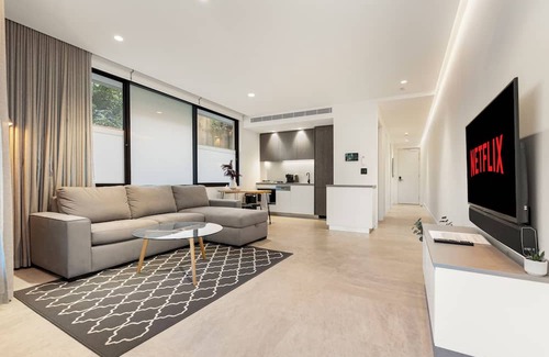 Coogee Apartment | Modern 1BR Abode w/Courtyard Steps to the Beach