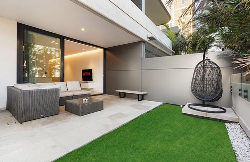 Coogee Apartment | Modern 1BR Abode w/Courtyard Steps to the Beach