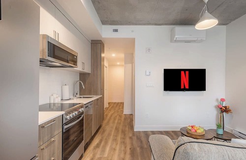 Shaughnessy Village Apartment | Concordia- Sleeps 3 S