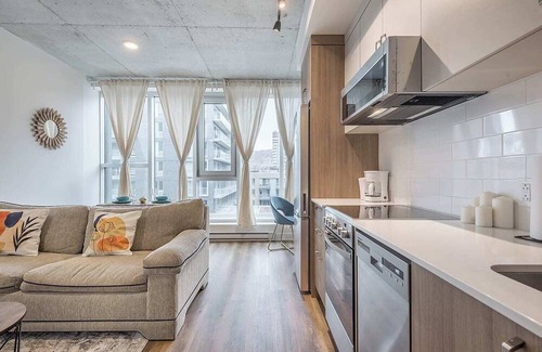Shaughnessy Village Apartment | Concordia- Sleeps 3 S