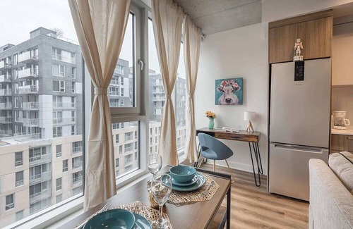 Shaughnessy Village Apartment | Concordia- Sleeps 3 S
