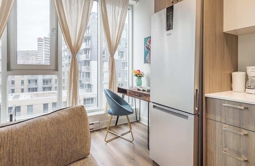 Shaughnessy Village Apartment | Concordia- Sleeps 3 S