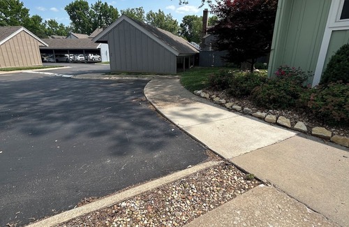 Lenexa House | Charming, 2 Bed, 1 bath one- level TH w private patio w/in 2 mi of hospital